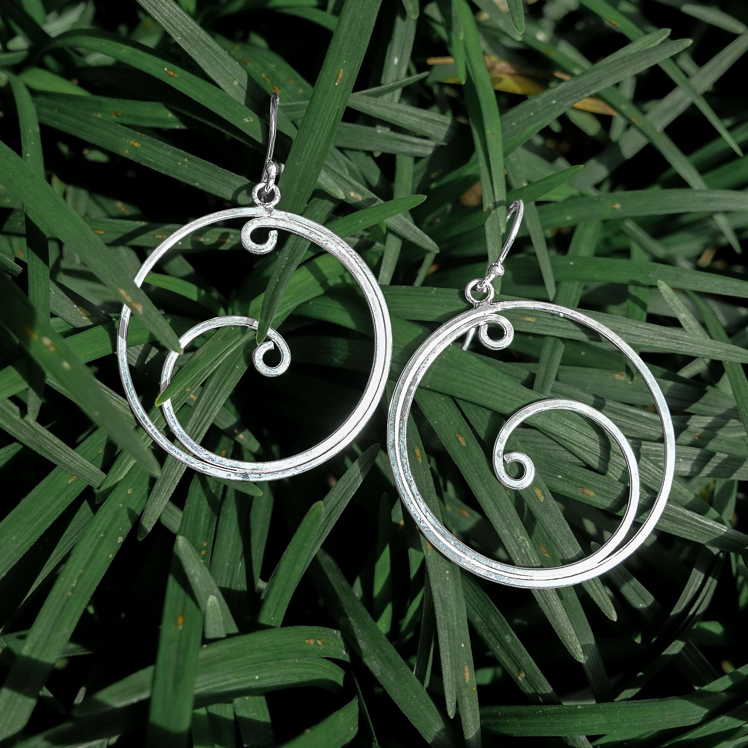 Close-Out-23868<br>earring swirl in circle - Image 2