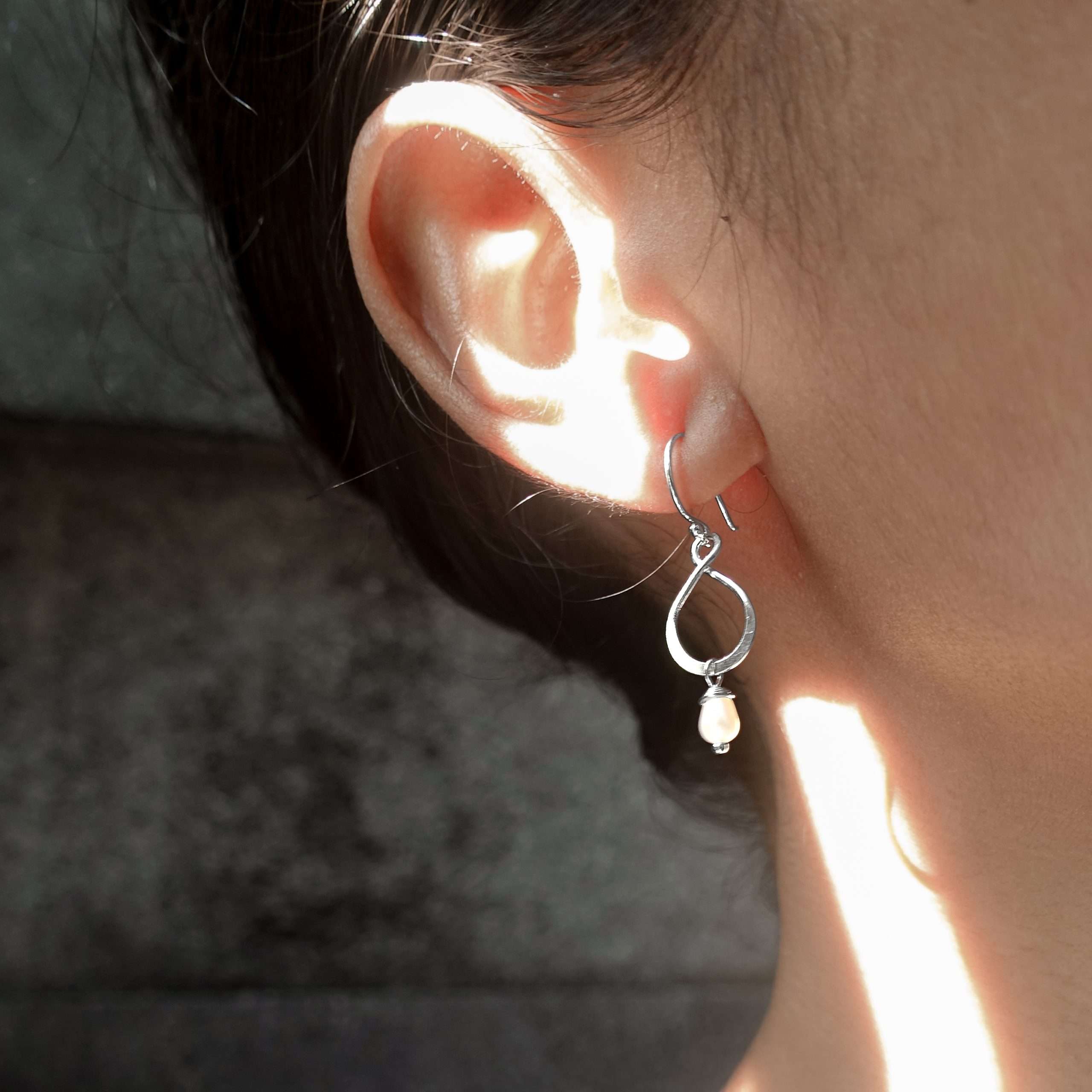 26185<br>earring infinity w/freshwater pearl - Image 2