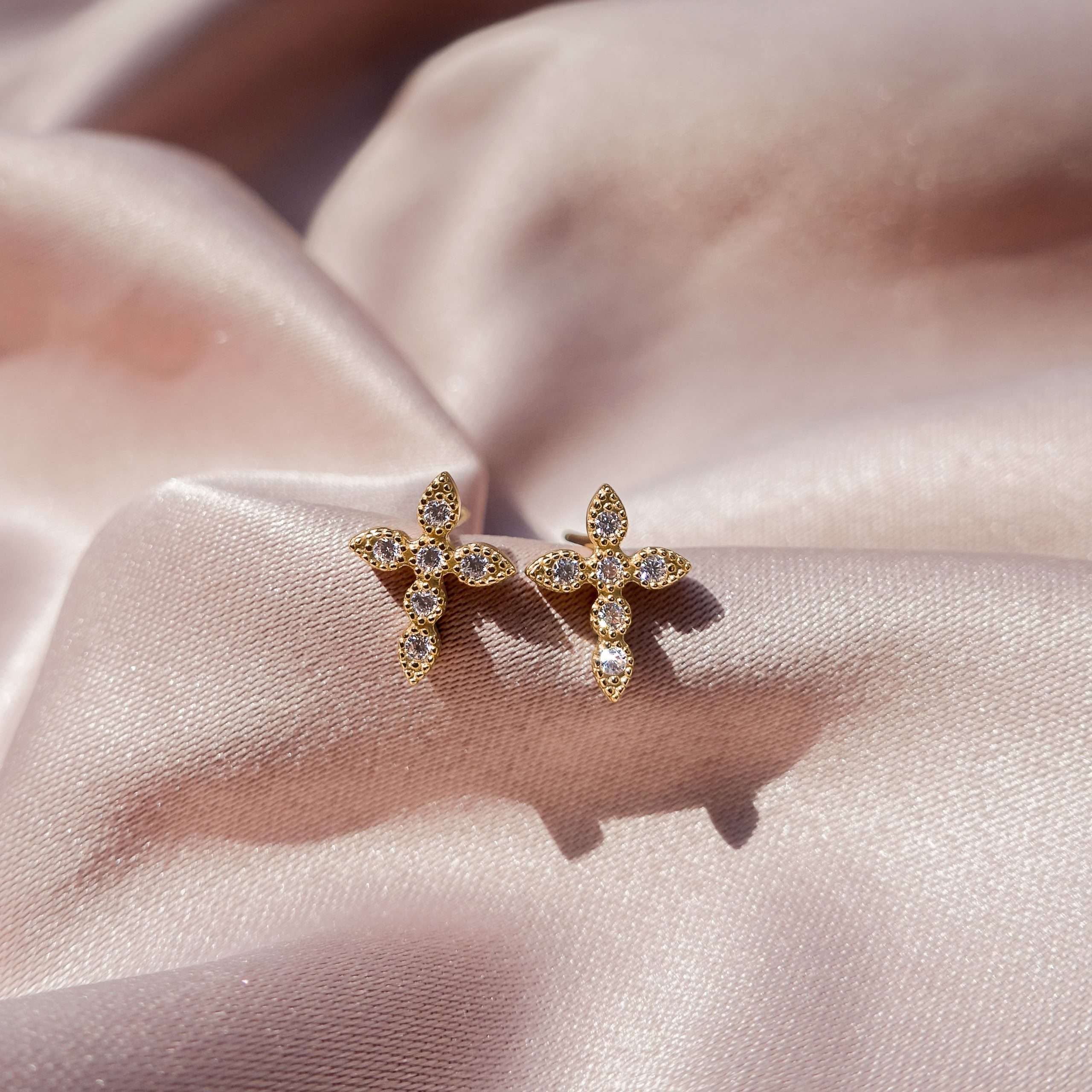 92063<br>ear stud CZ cross .925  Gold Plated - Image 2