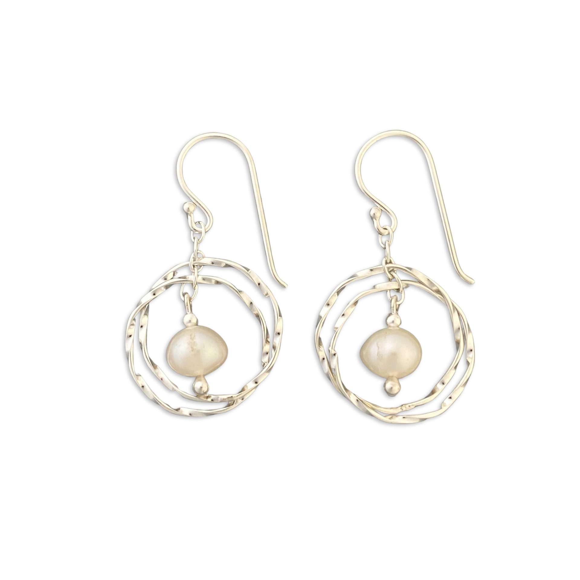 Close-Out-26189 <br> earring 2 bamboo circles w/ freshwater pearl - Image 2