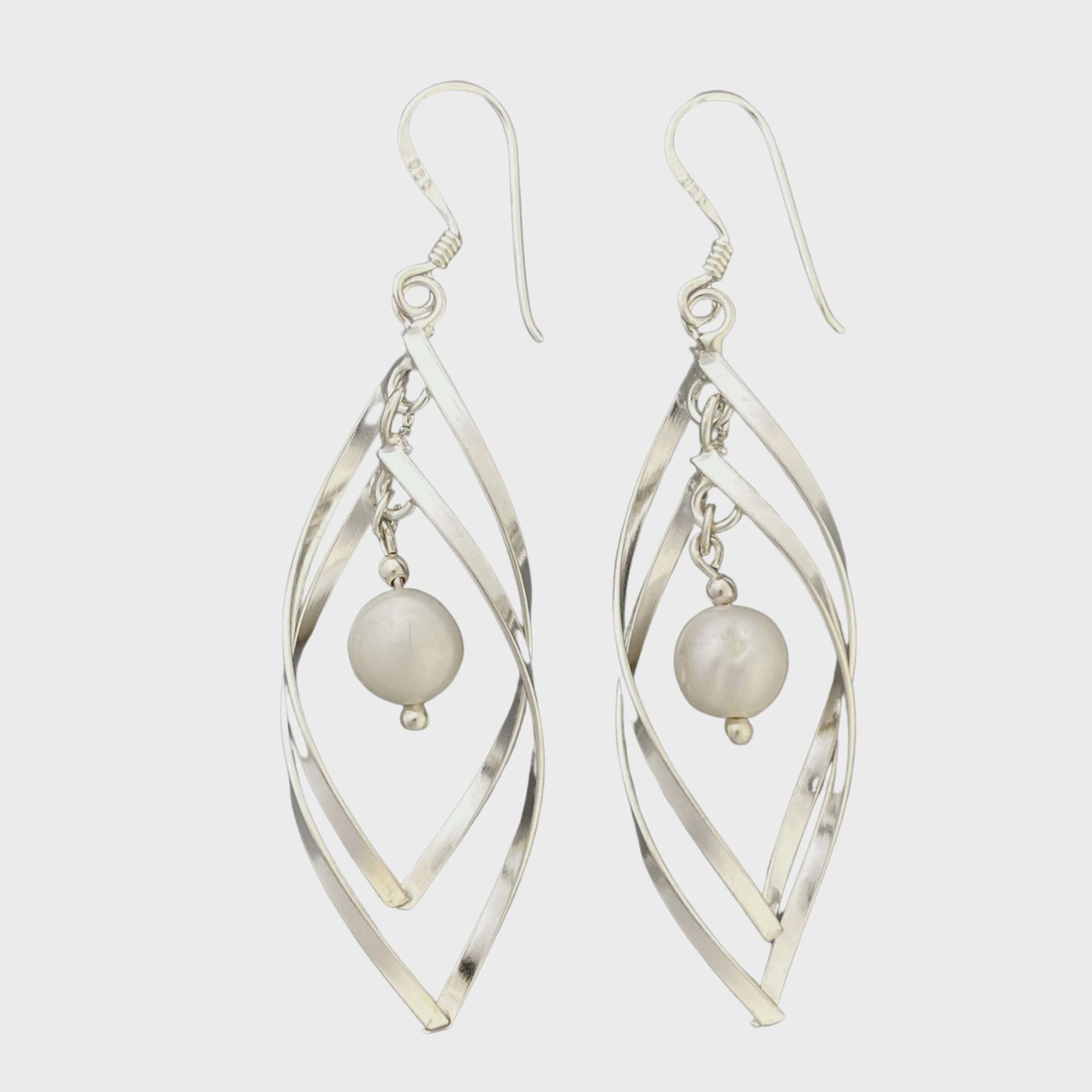 26240 <br> earring 2 hammered swirls w/ freshwater pearl - Image 2