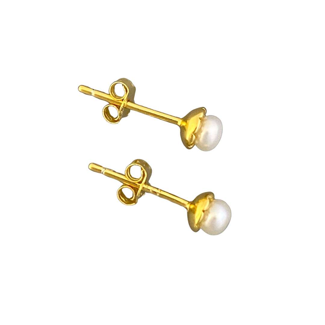 92149 <br> ear stud tiny freshwater pearl in beaded cup .925 Gold Plated - Image 2