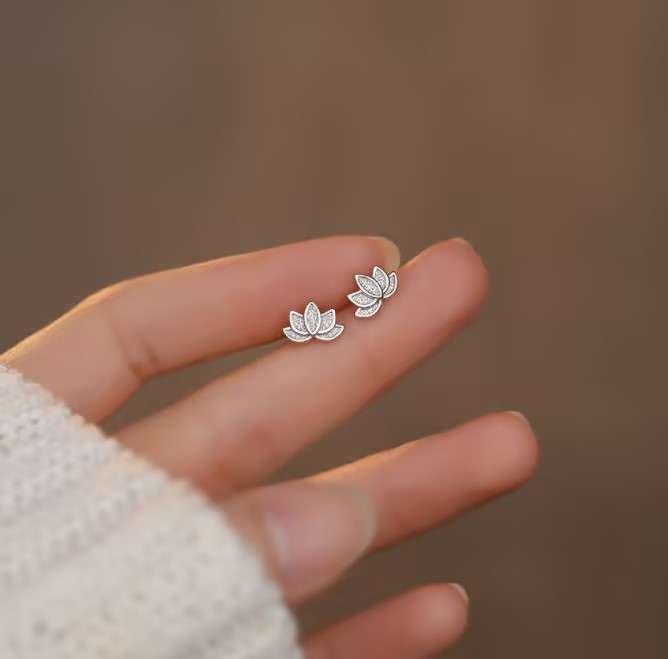 Close-Out-23143 <br> ear stud lotus flower .925 RP - Image 2