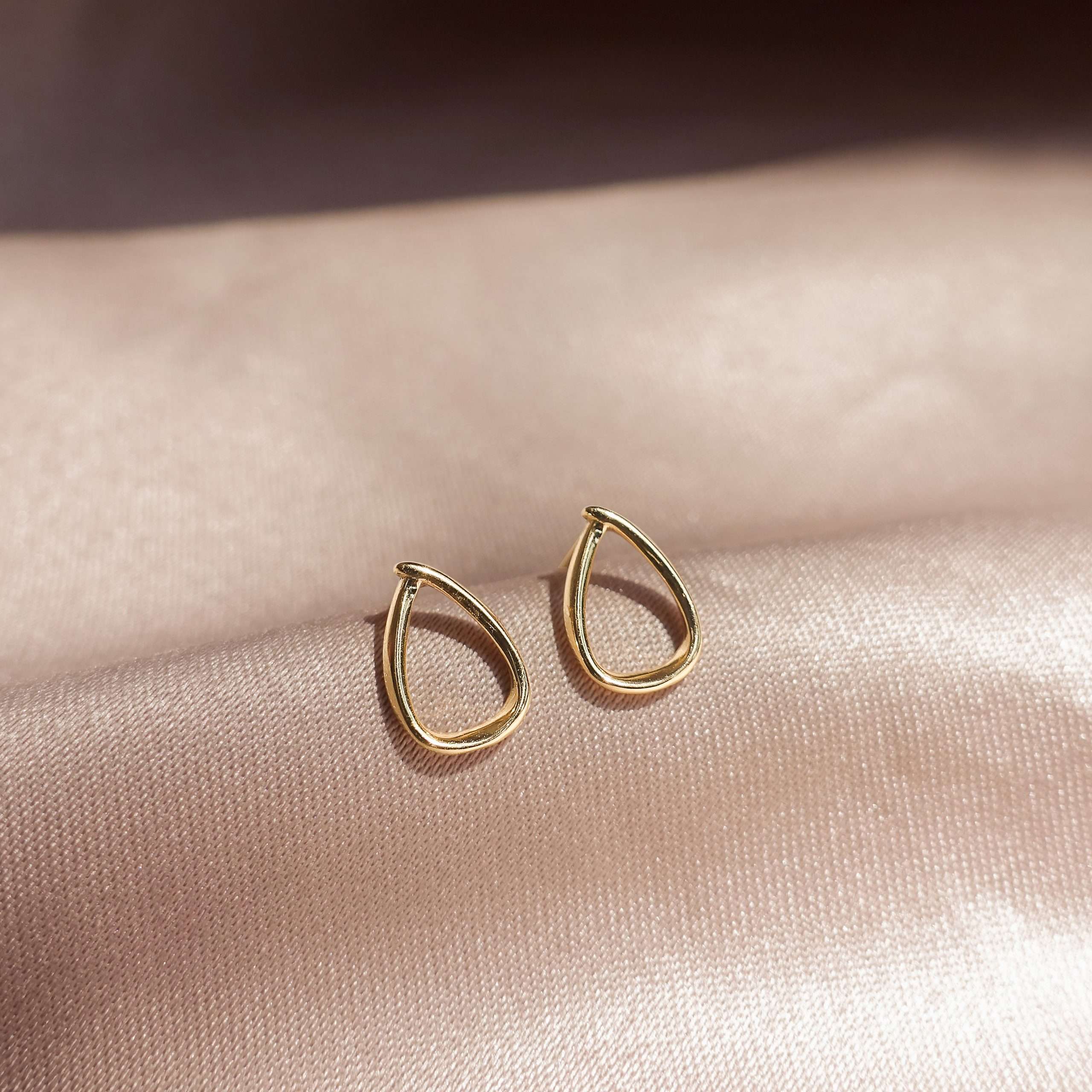 92143 <br> ear stud wide curved teardrop .925 Gold Plated - Image 3