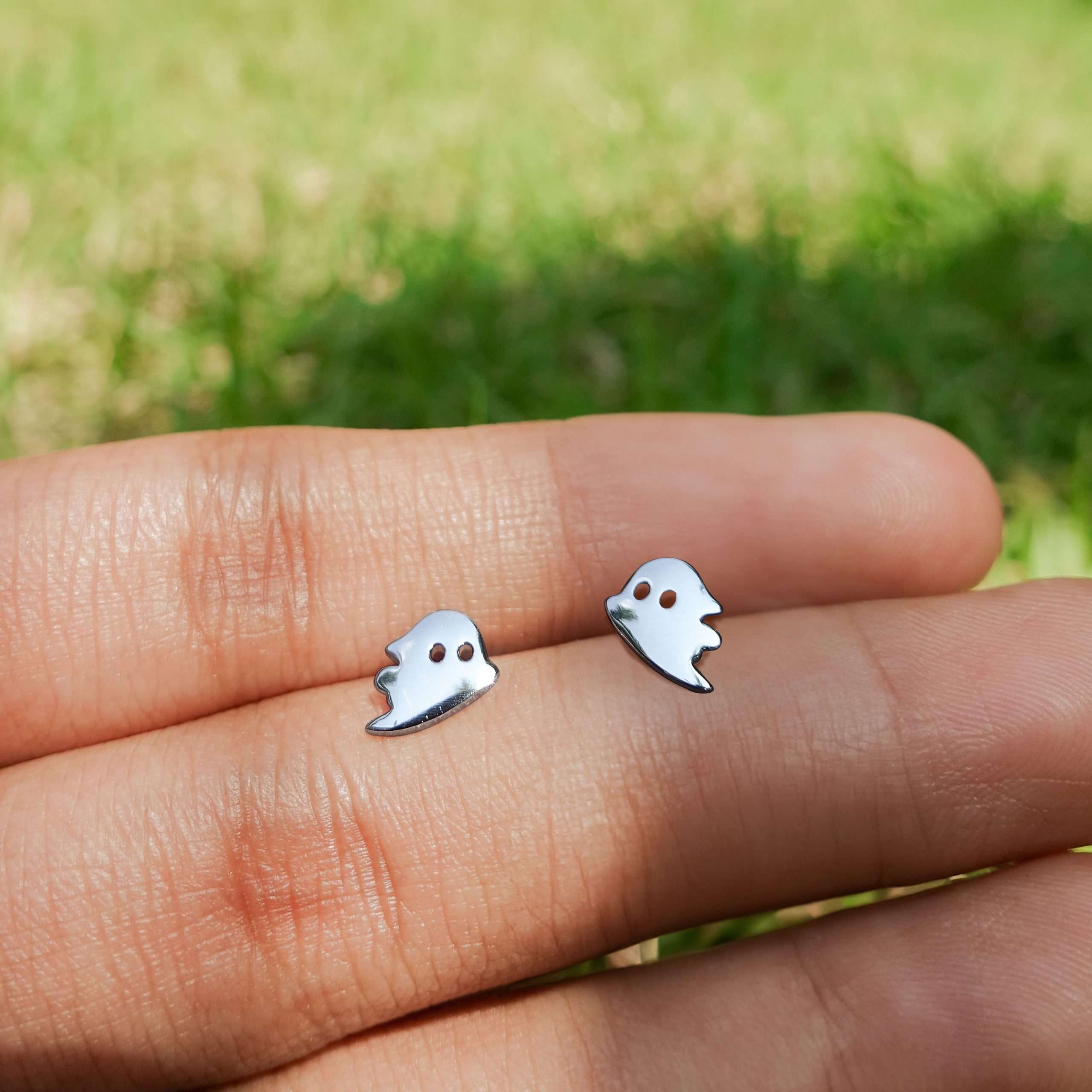 Close-Out-27284 <br> ear stud friendly ghost .925 RP - Image 2