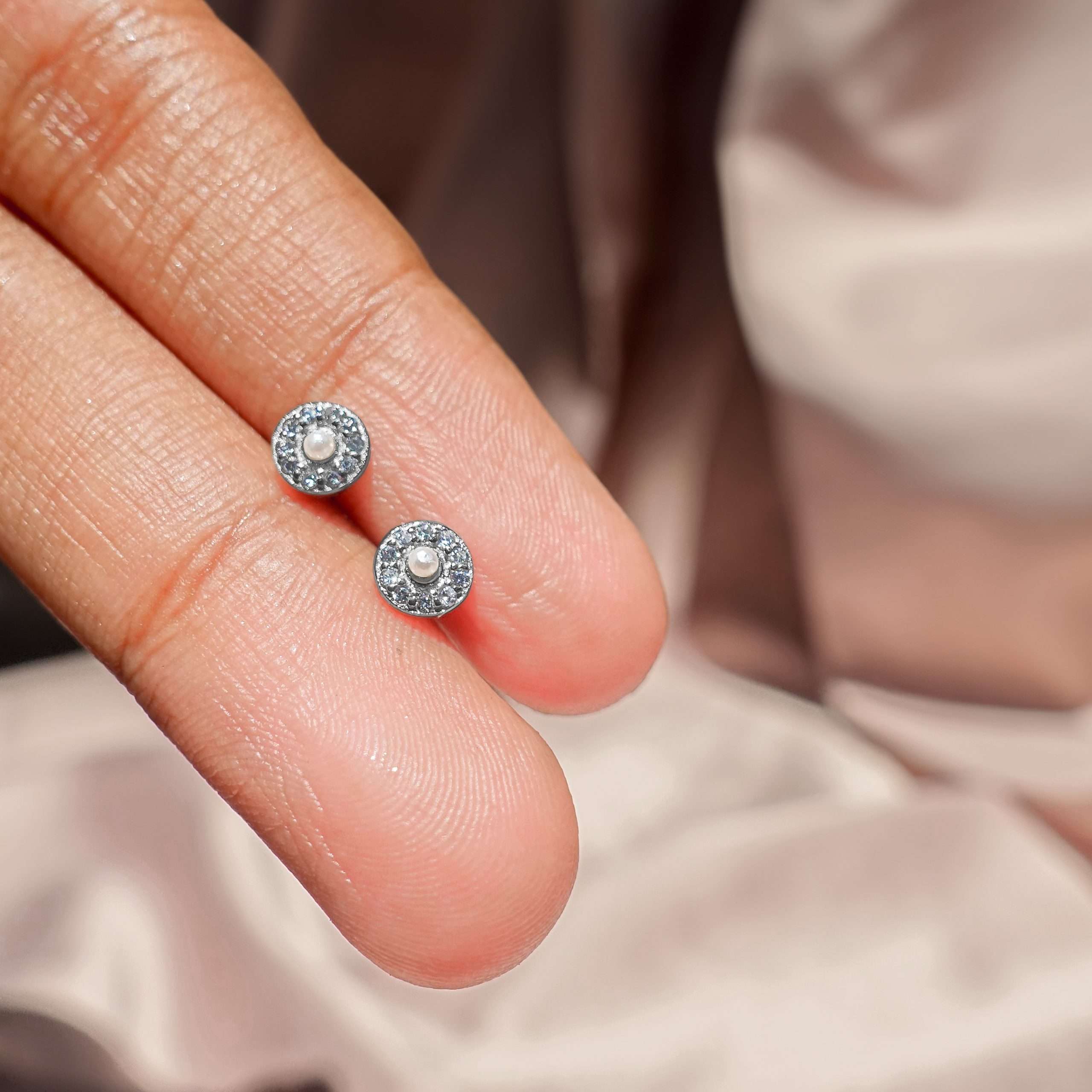 Close-Out-27276 <br> ear stud CZ filled circle w/ 3mm shell pearl  .925 RP - Image 2