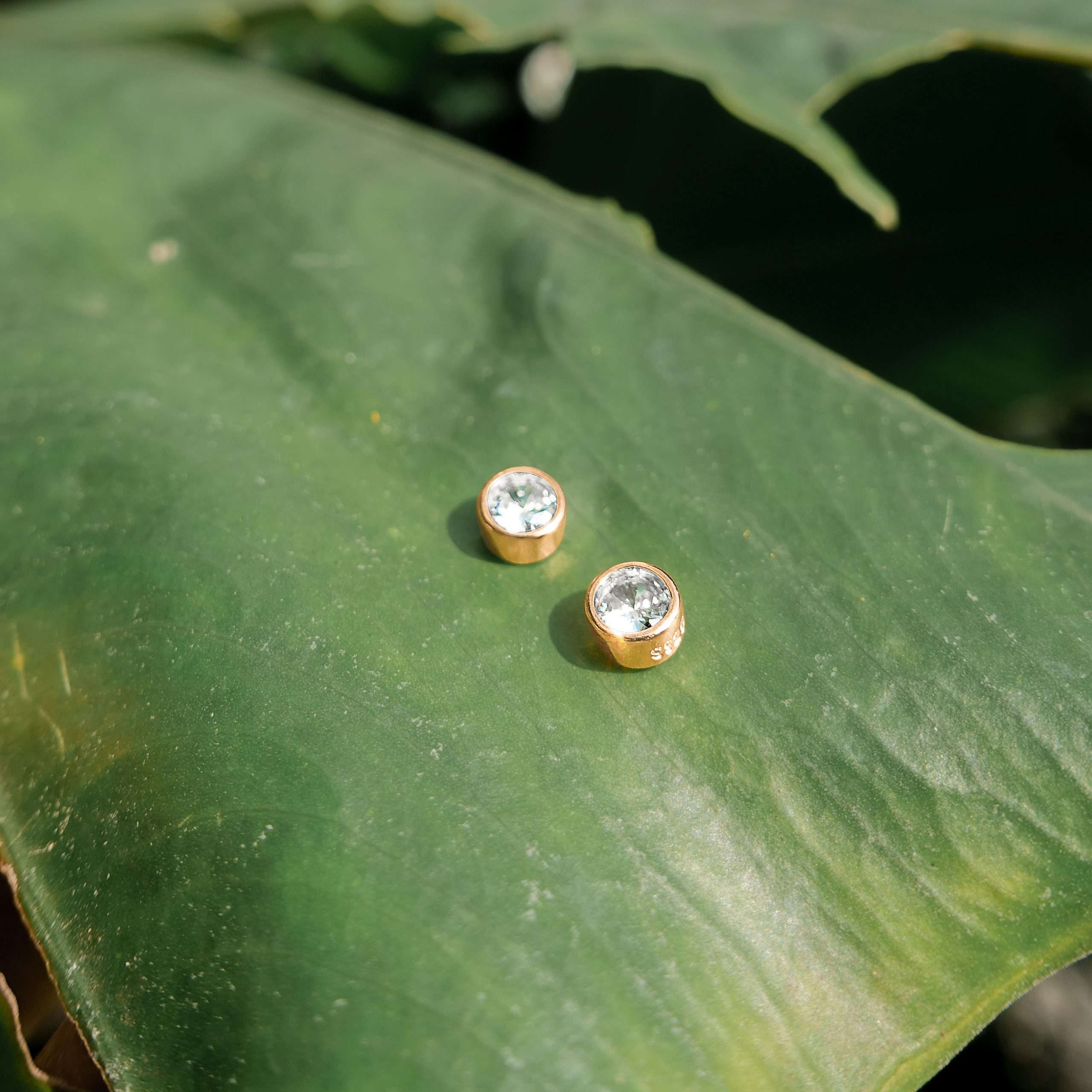92193 <br> ear stud bezel set 4mm CZ .925 GOLD PLATED - Image 3