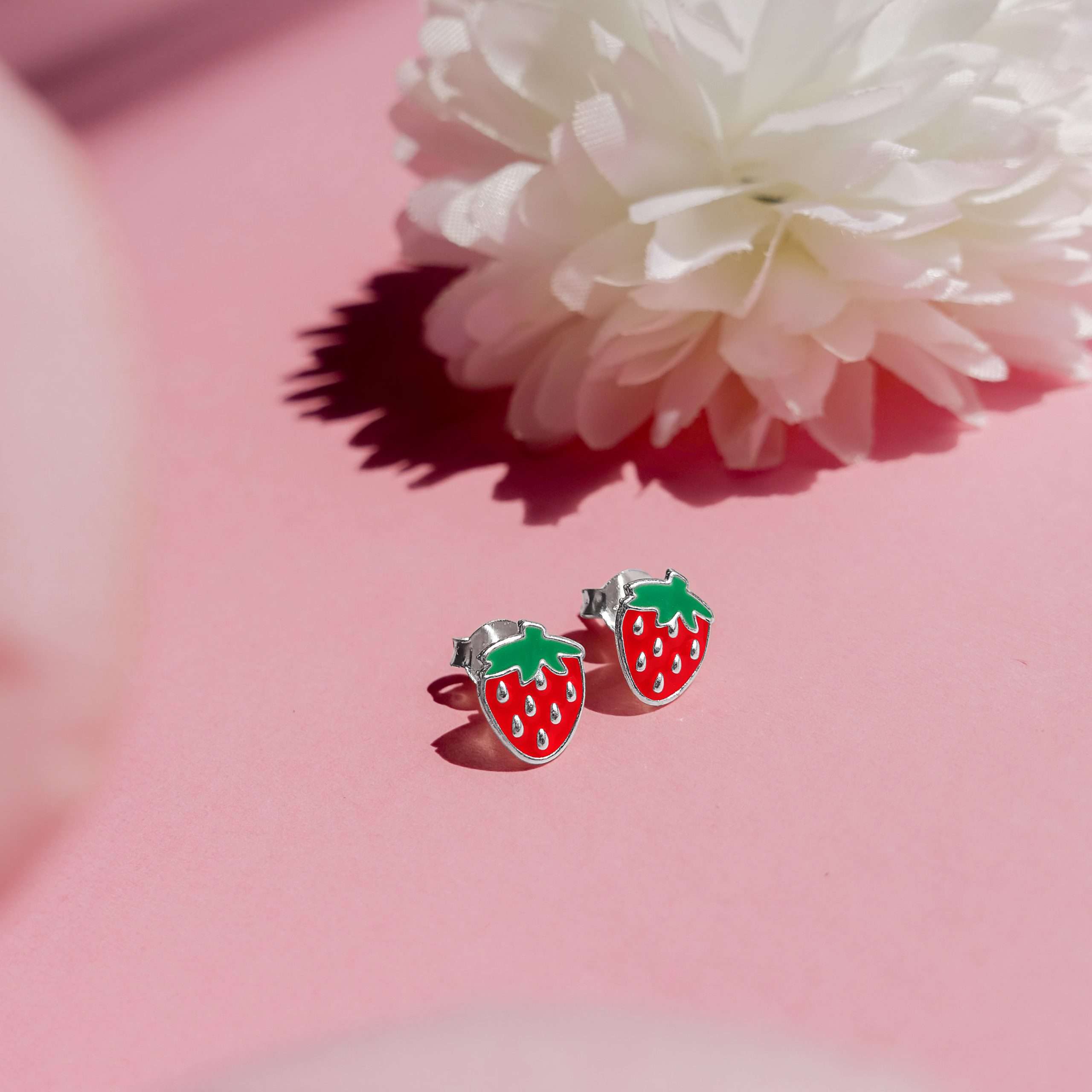 28046 <br> ear stud 7x8 enamel strawberry .925 E-coat - Image 2