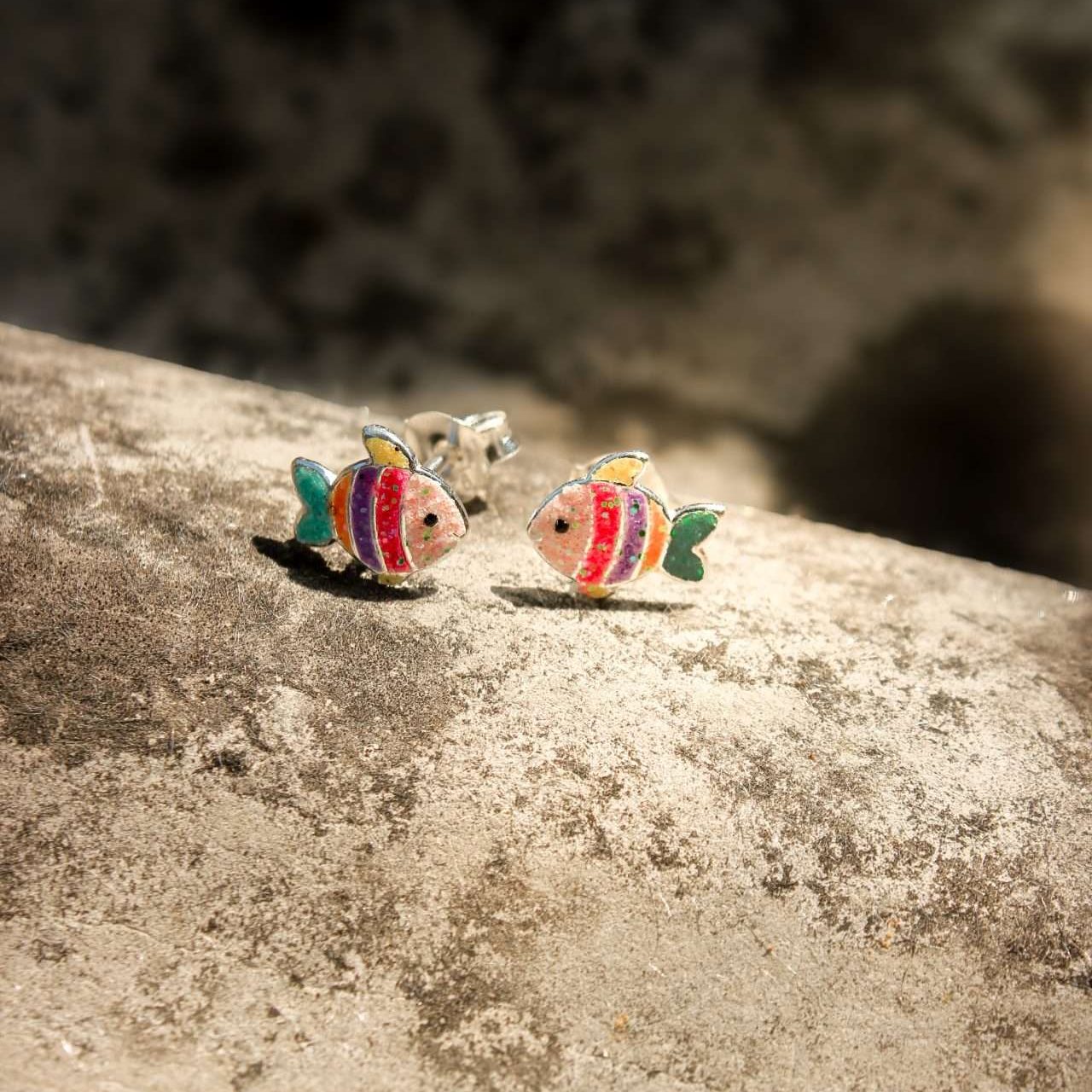 28019 <br> ear stud 9x7 enamel fish .925 E-coat - Image 2