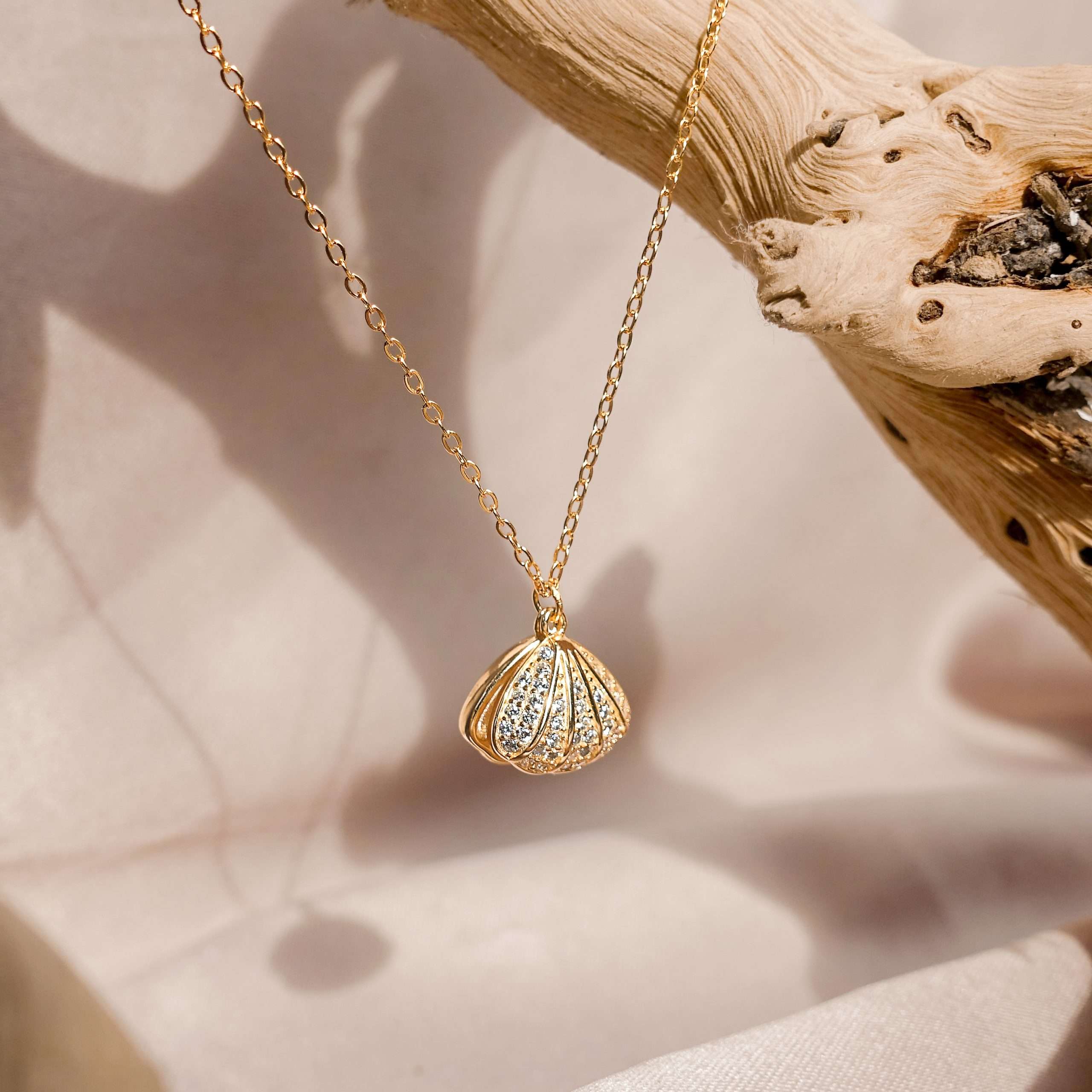 95233 <br> necklace pearl in a shell 16"+2" ext .925 goldplated - Image 3