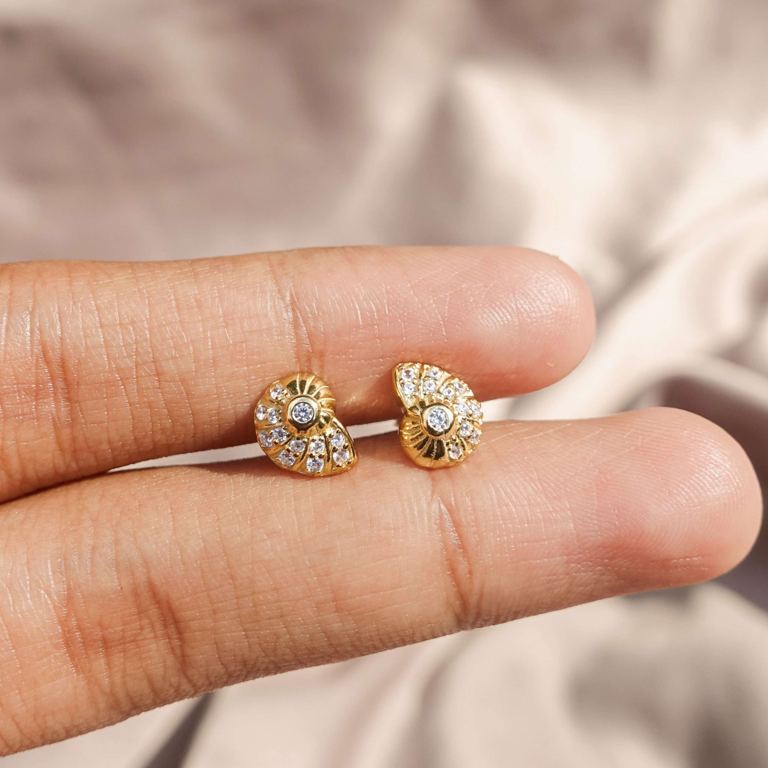 92263 <br> ear stud CZ seashell .925 goldplated - Image 4