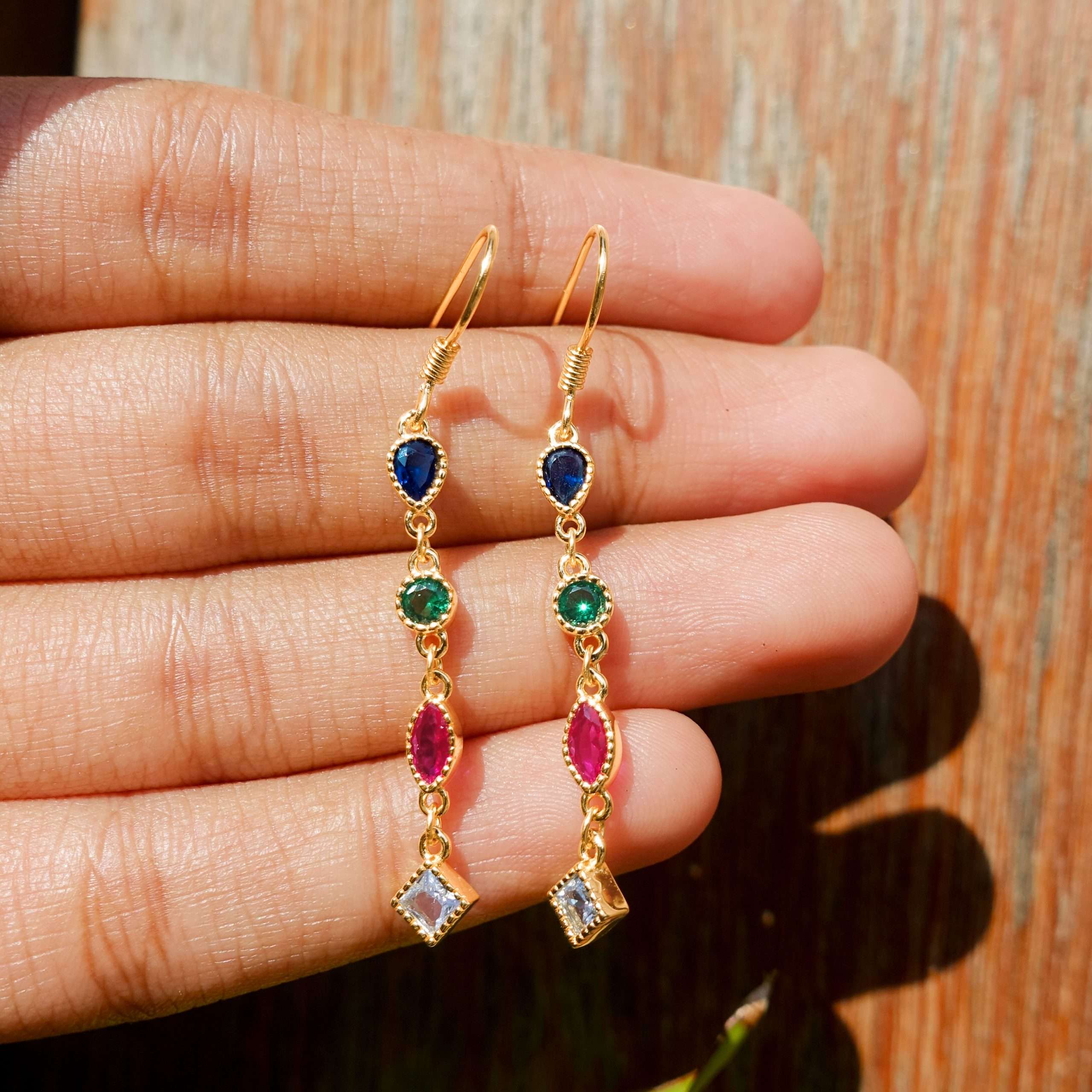 Close-Out-92233 <br> earring multi colored CZ's in asst. shapes 925 goldplated - Image 4