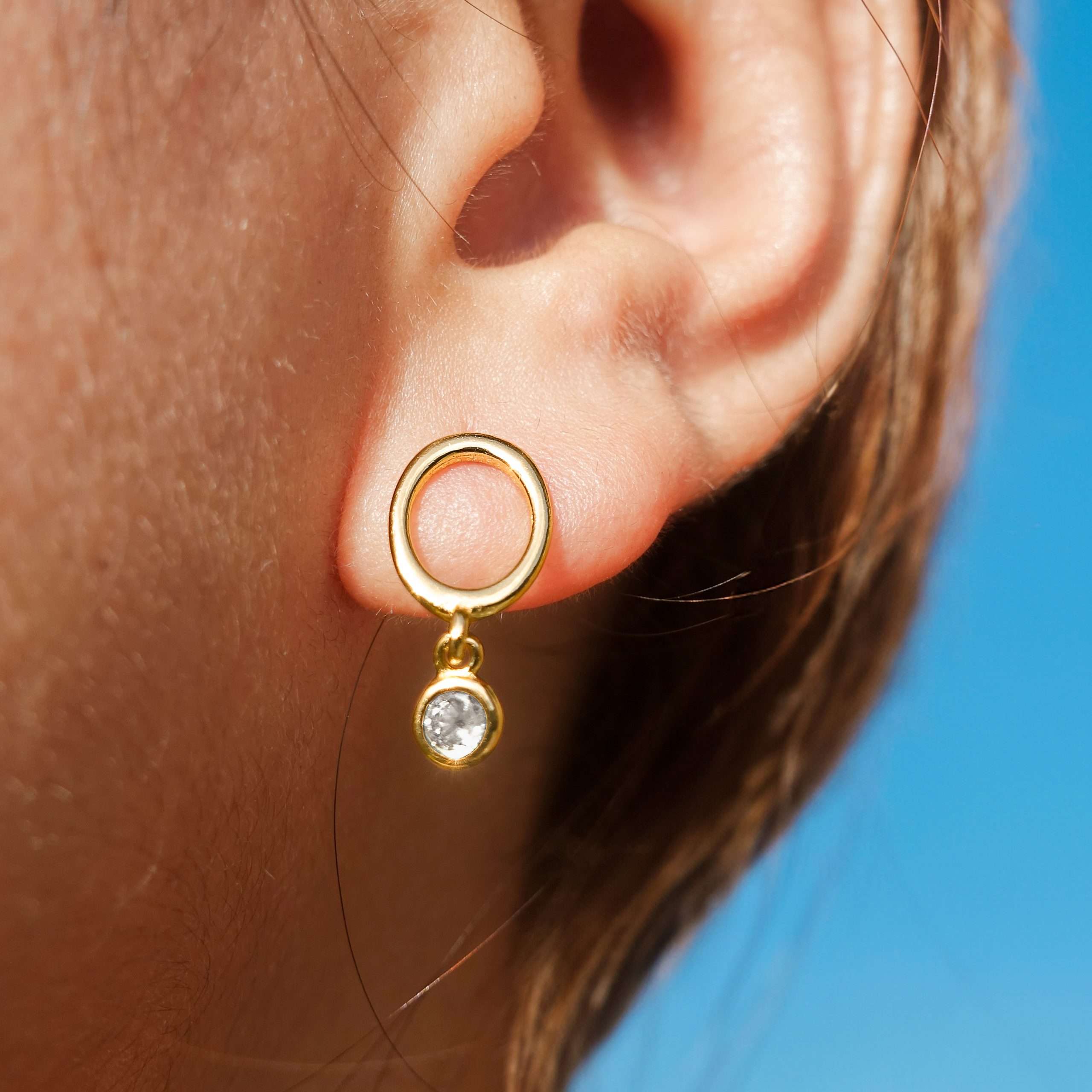 92268 <br> ear stud circle w/ bezel CZ drop .925 goldplated - Image 2
