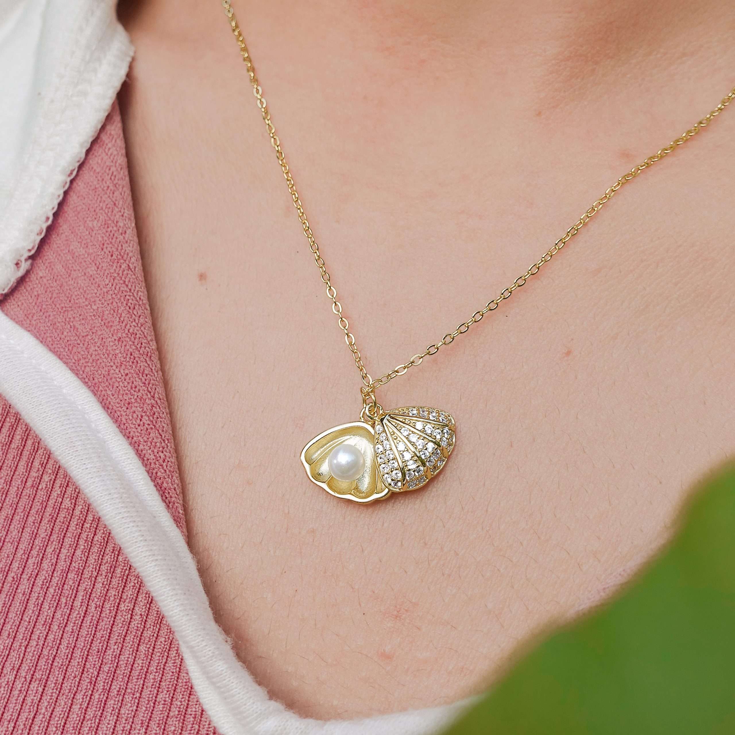95233 <br> necklace pearl in a shell 16"+2" ext .925 goldplated - Image 2
