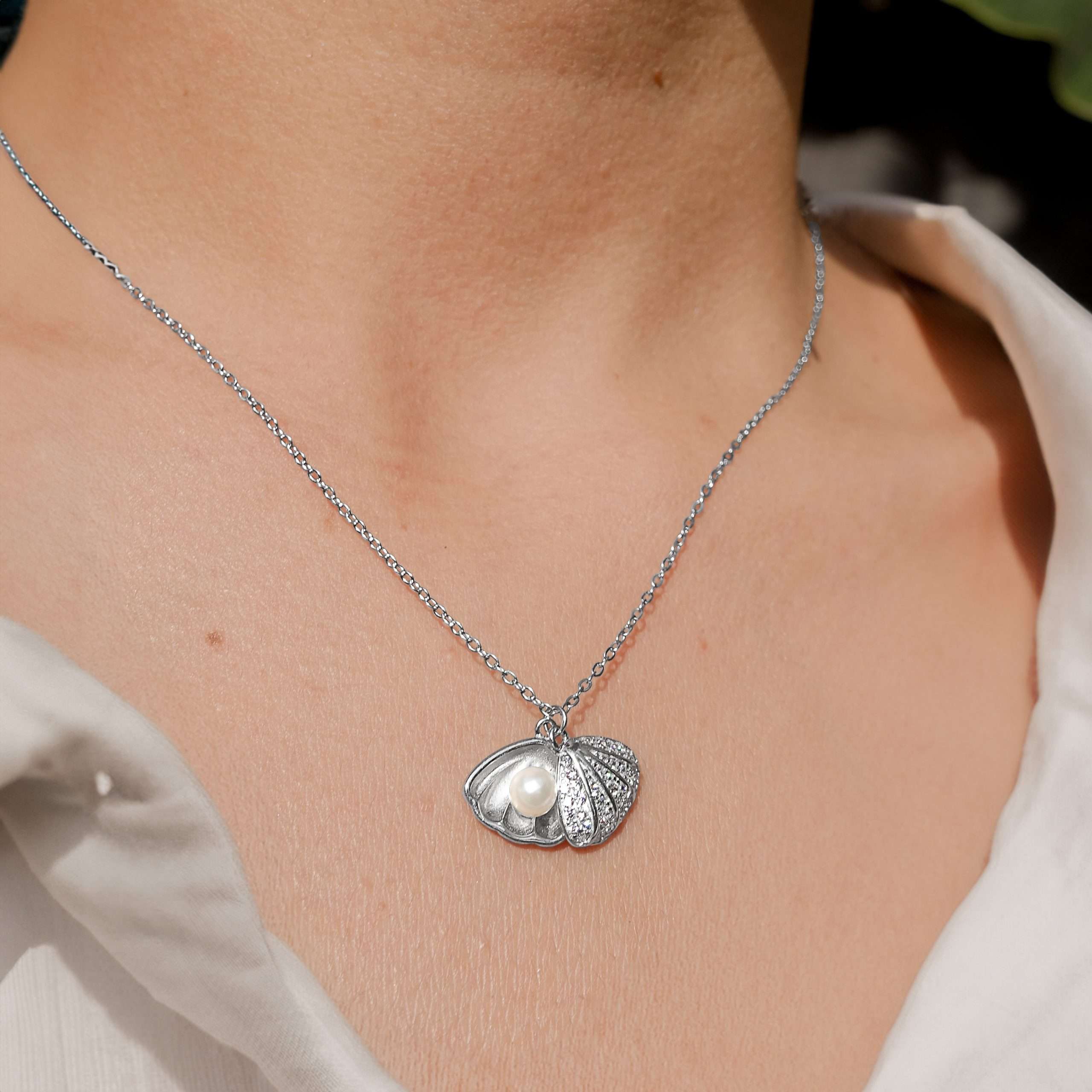 57300 <br> necklace pearl in a shell 16"+2" ext .925 RP - Image 2