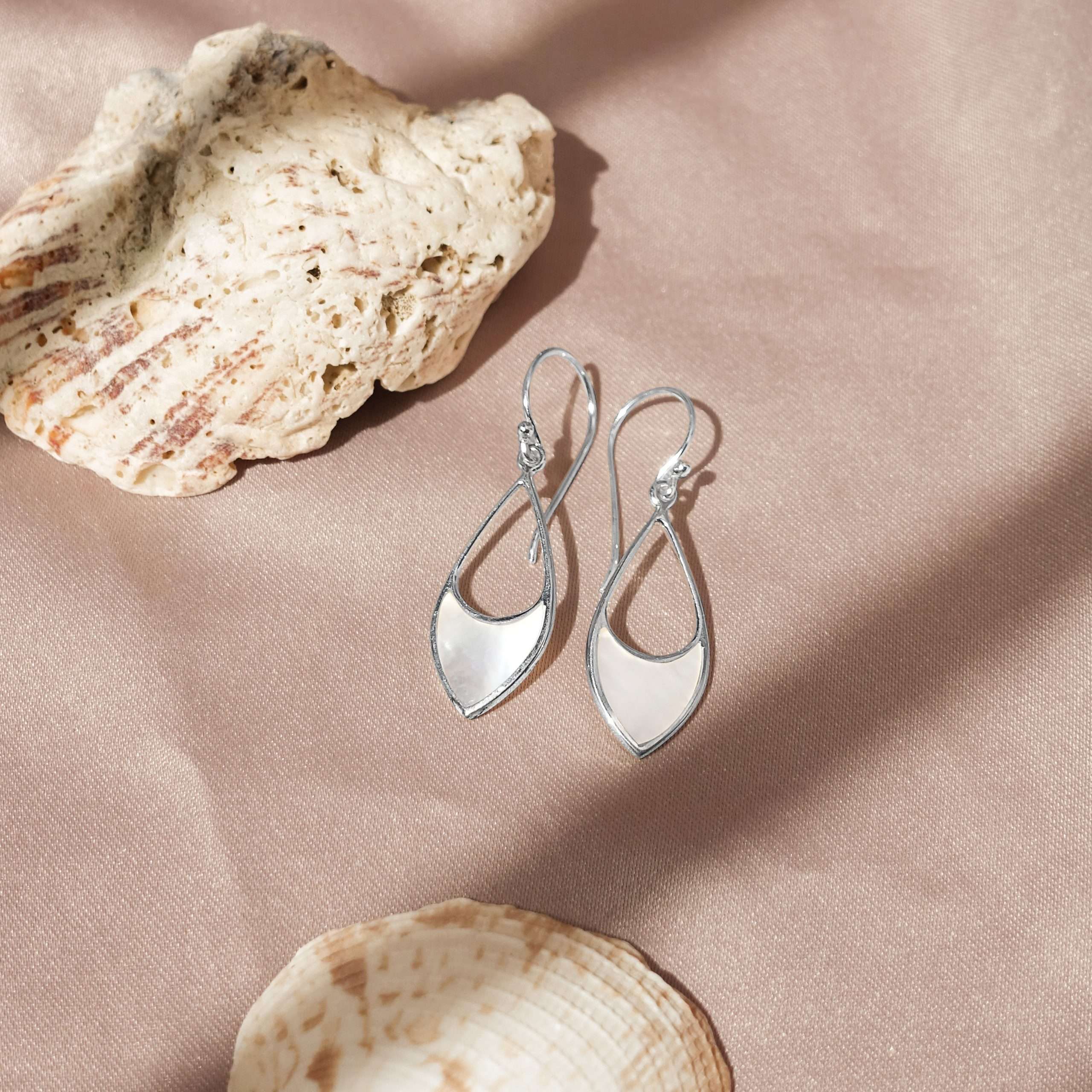 Close-Out-24060 <br> earring half filled elongated diamond MOP - Image 3