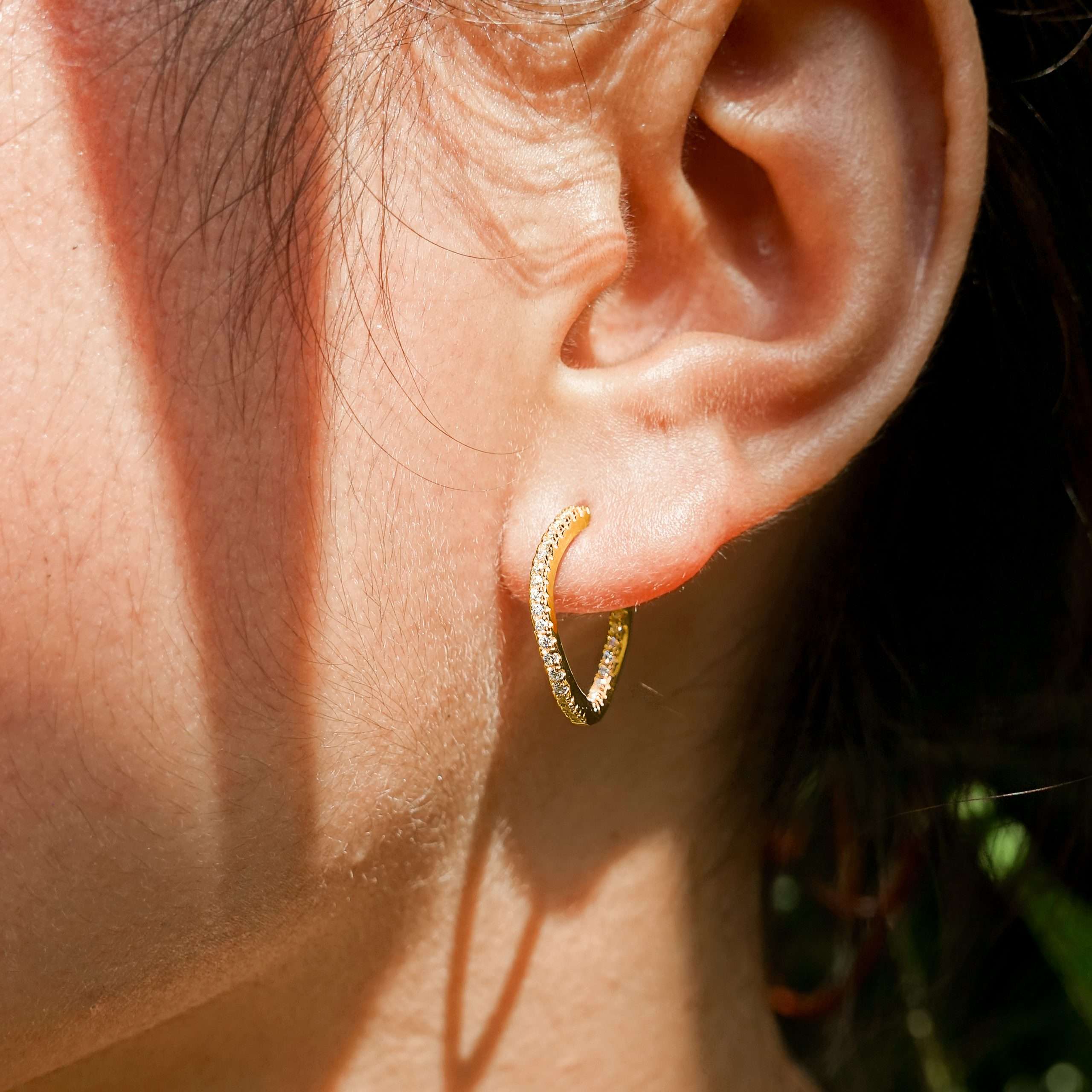 Close-Out-92255 <br> earring wavy hoop w/ CZ's .925 goldplated - Image 2
