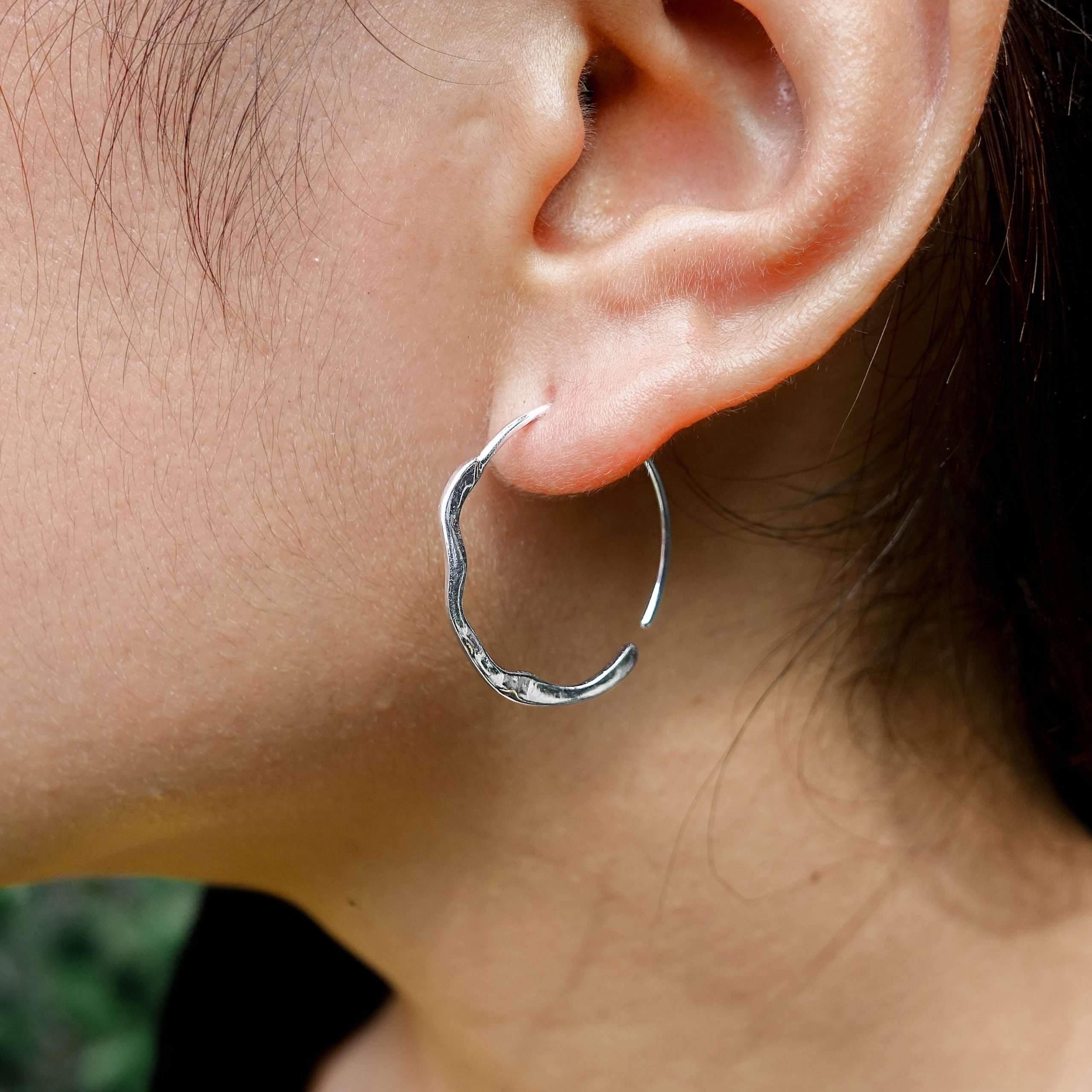 26112 <br> earring wavy semi hoop - Image 2