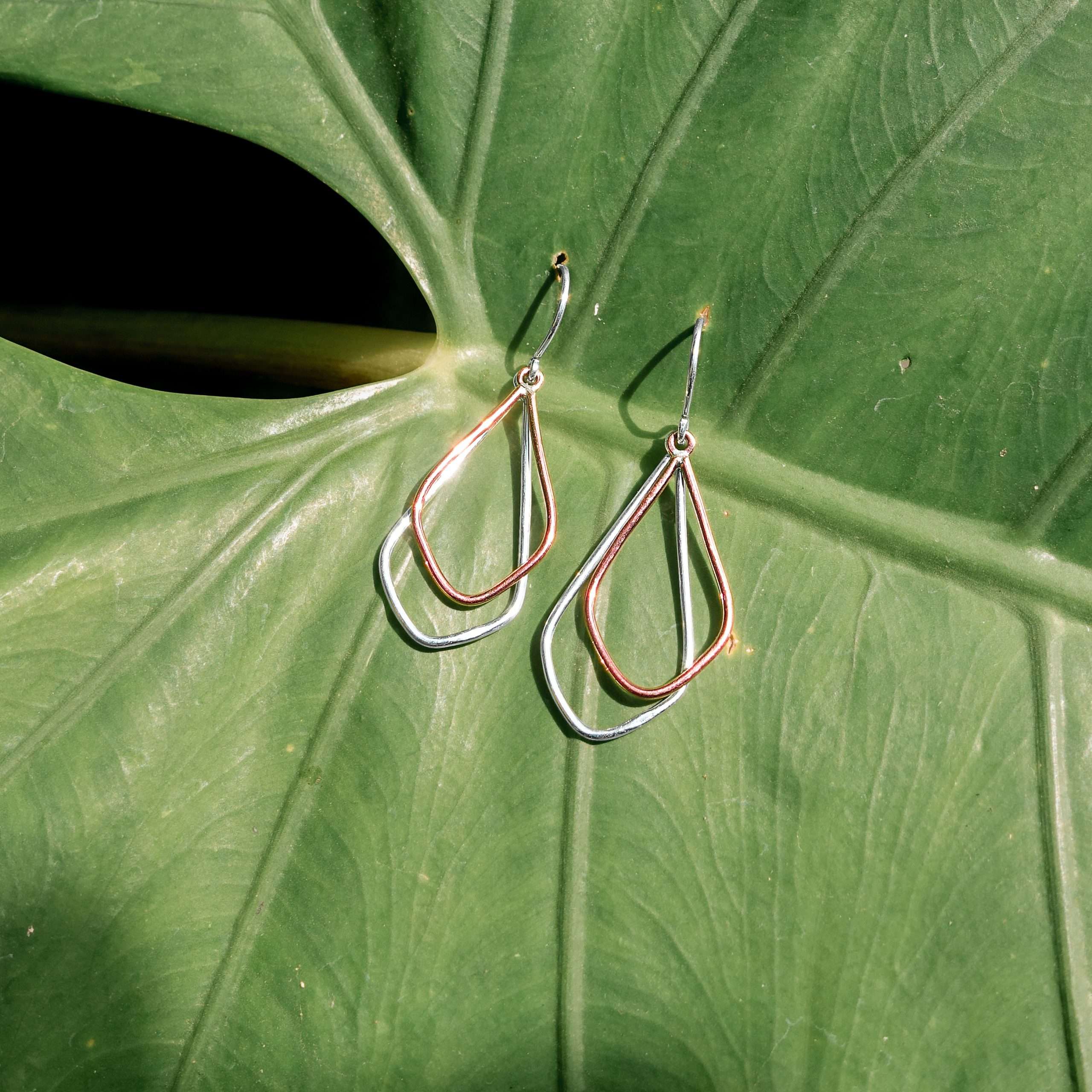 Close-Out-23026 <br> earring double kite dangle Silver/Copper - Image 3