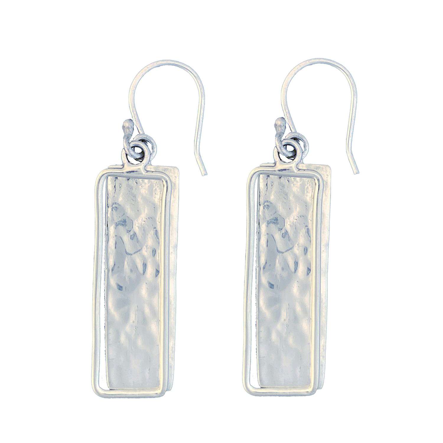 23016 <br> earring hammered rectangle in plain wire frame - Image 1