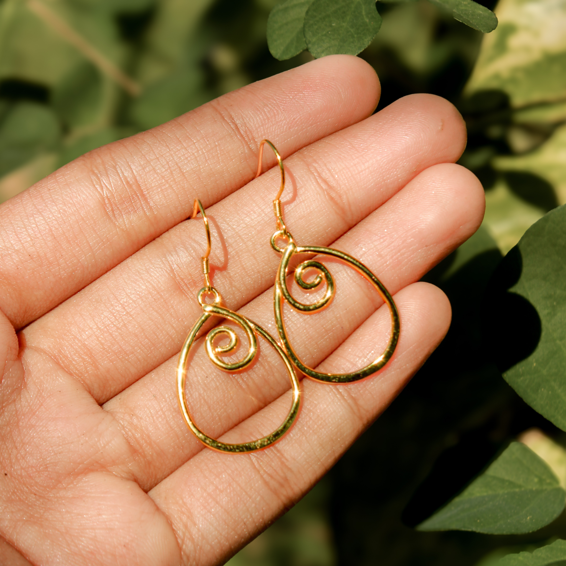 Close-Out-92293<br>earring w/ swirl - Image 3