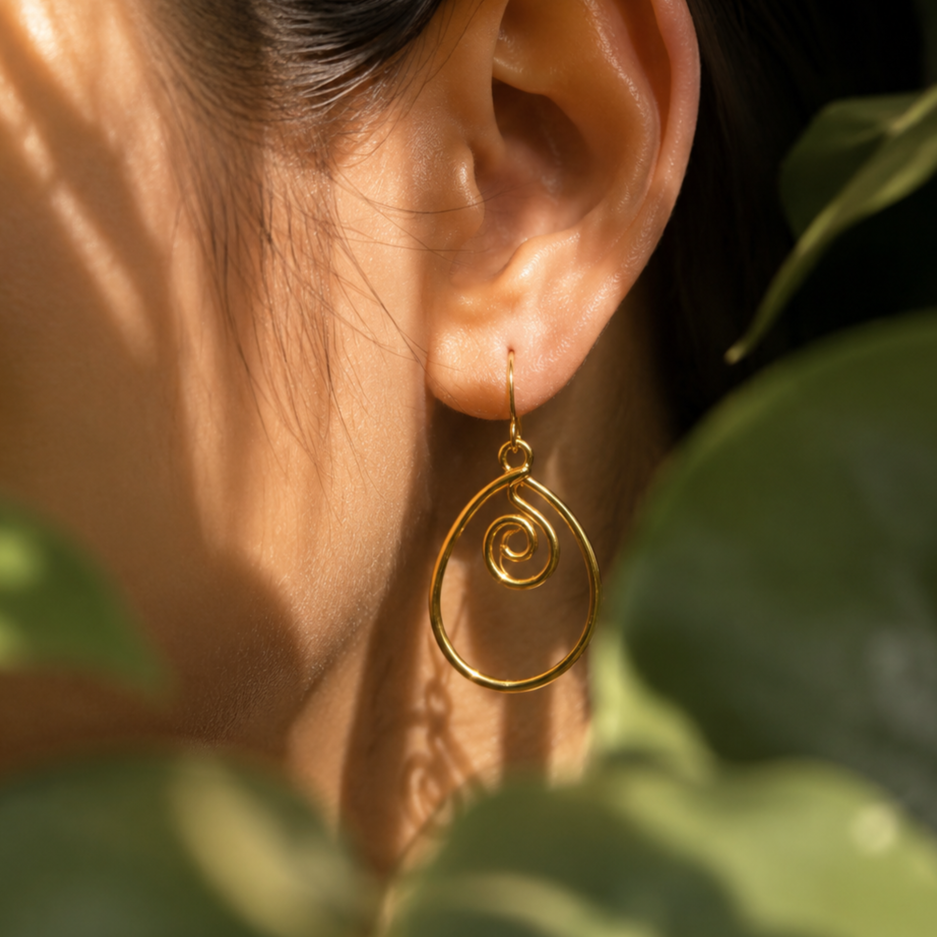 Close-Out-92293<br>earring w/ swirl - Image 2