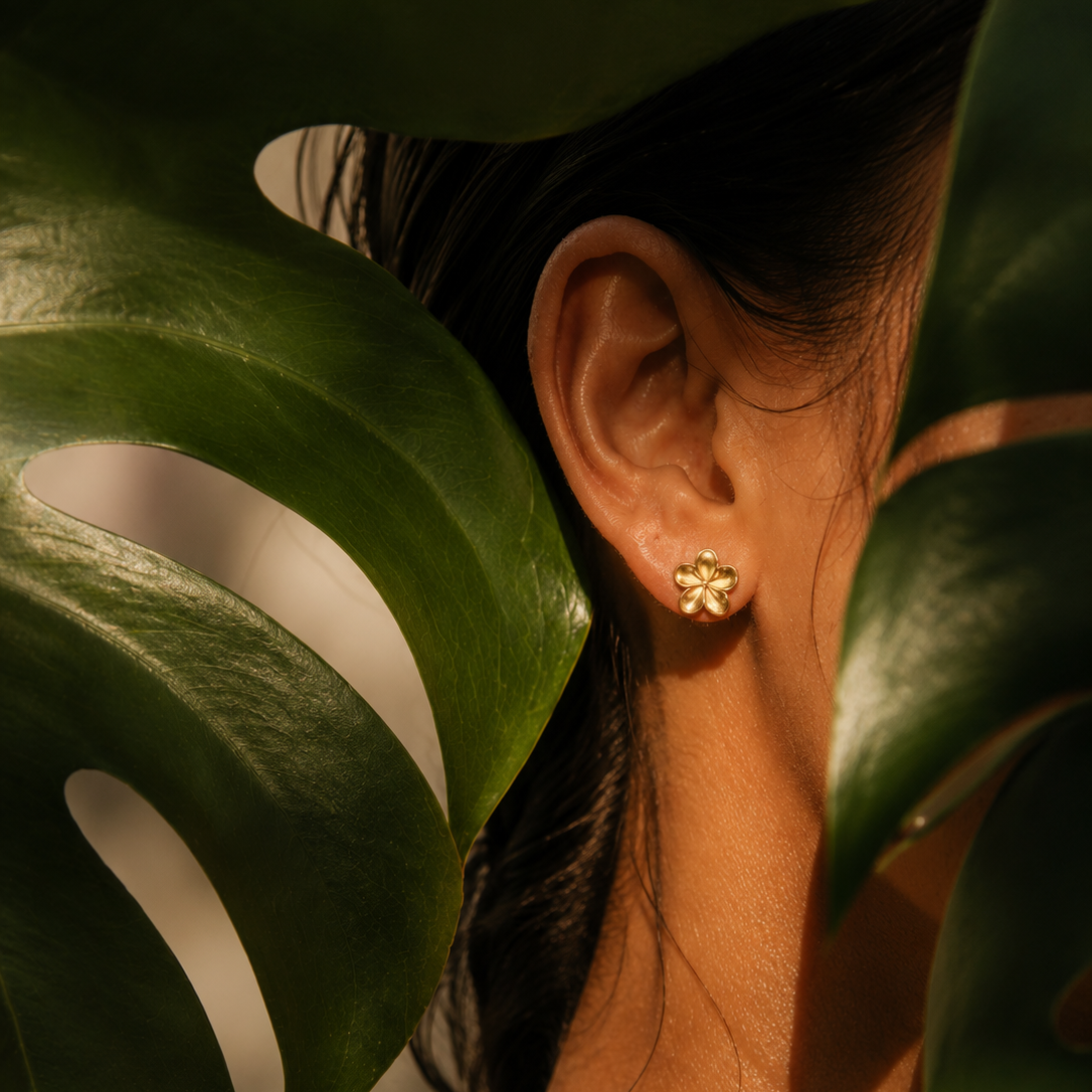 92284<br>ear stud 8mm Plumeria flower  .925 GP  E-coat - Image 3