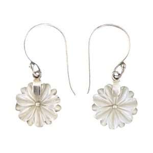 27402<br>earring MOP carved flower 12mm rd