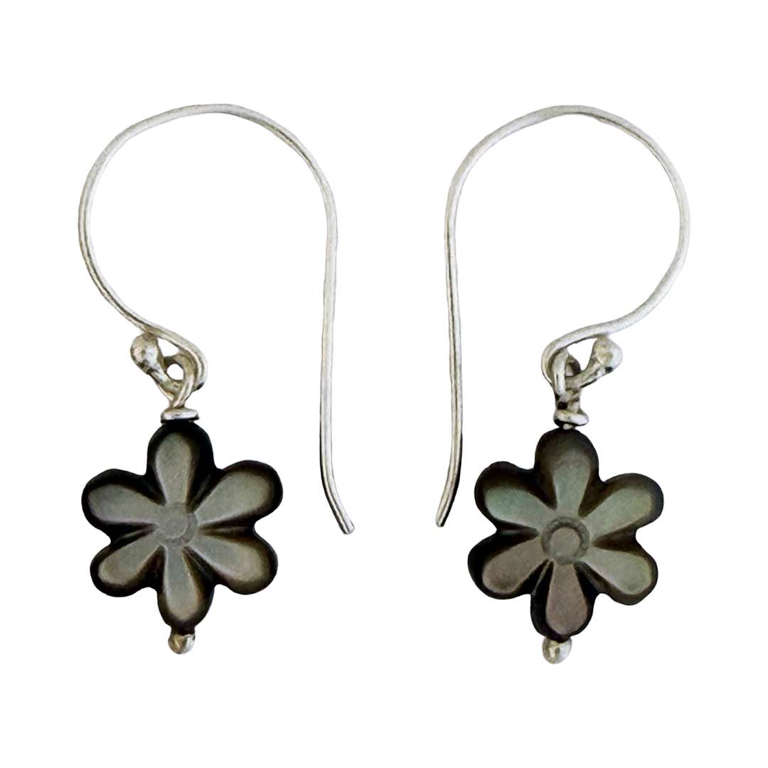 27405<br>earring grey MOP carved flower 9mm rd - Image 1